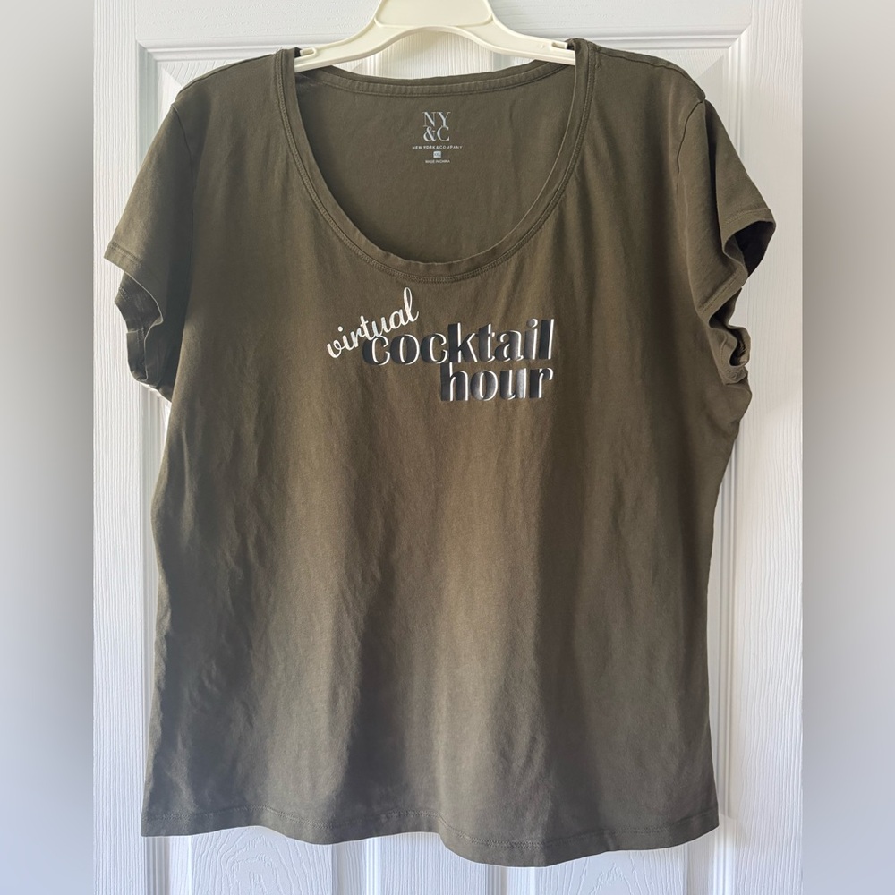 New York & Company XXL Olive Green Short Sleeve Graphic Tee